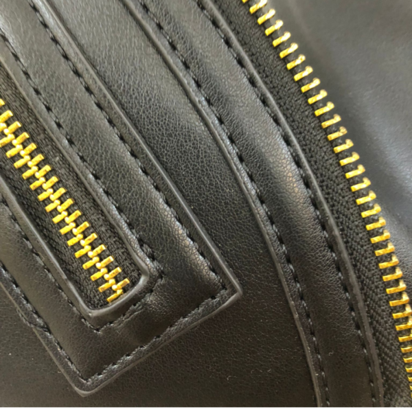 Bolso Mediano de Estilo Motero: Funcionalidad y Estilo