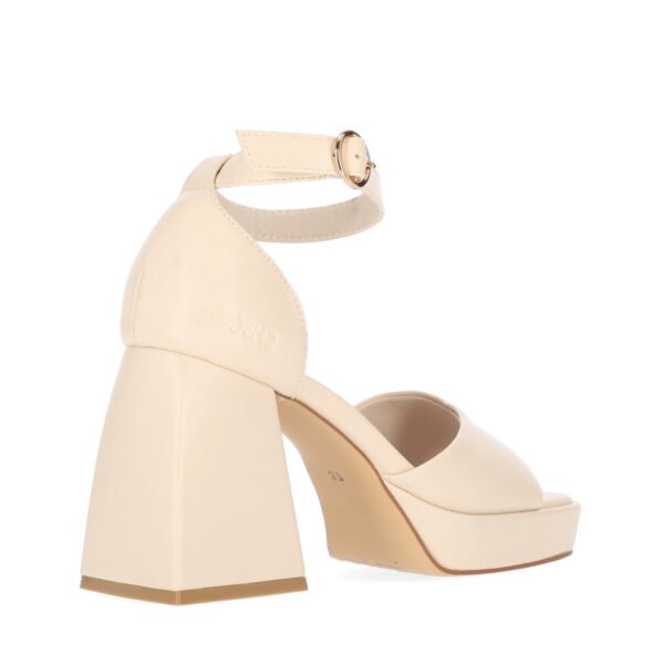 Zapatos Tacón Chika10: Estilo y Comodidad en Cada Paso