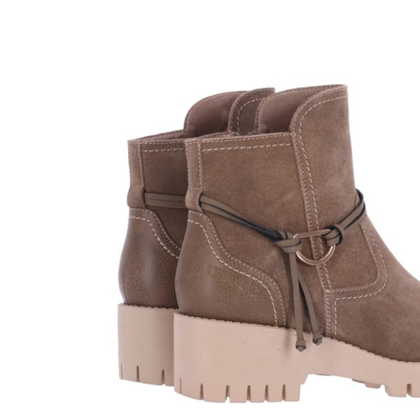Botines de Chika10 Piel Vuelta: Estilo y Comodidad