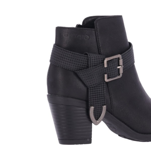 Botines Chika10: Estilo y Comodidad en Piel Vegana