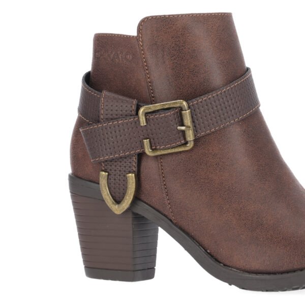 Botines Chika10: Estilo y Comodidad en Piel Vegana